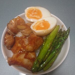 甘辛タレでご飯がすすむ！焼き鳥丼